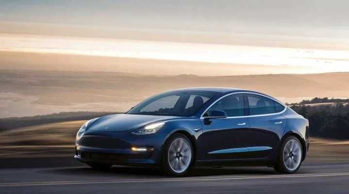Капот на Тесла Модел 3 2018- Tesla Model 3 2018-