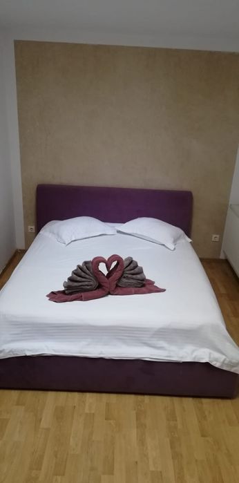 Casa / apartament / garsoniera cu foișor si gratar de închiriat în reg