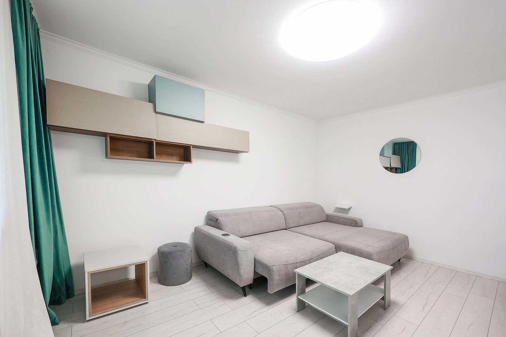 De închiriat - Casa la curte comuna ultracentrala (recent renovata)