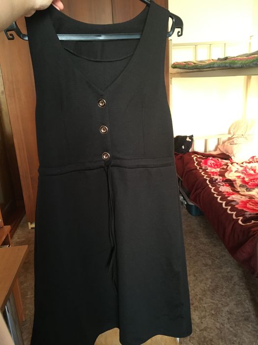 Қыз балаларға киімдер (тегін)