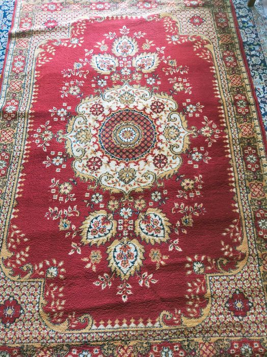 Продам ковёр 1,5*2,2