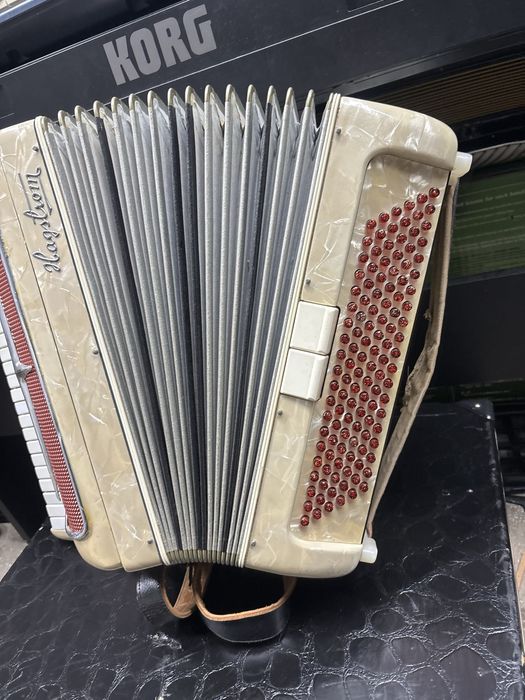 Acordeon Hangstrom cu 120 de basi