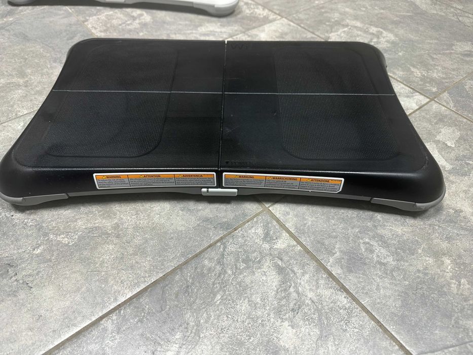 Nintendo Wii Balance Board + играта Wi Fit