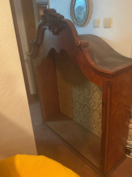 Стари мебели, запазени и готови за употреба