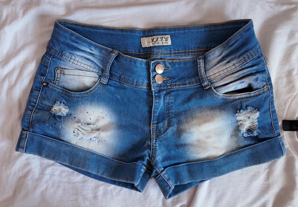 Къси панталонки .