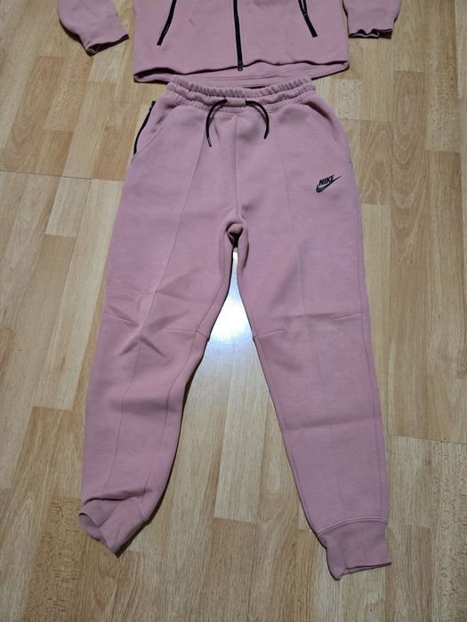 Nike Tech Fleece! Оригинален дамски анцуг!