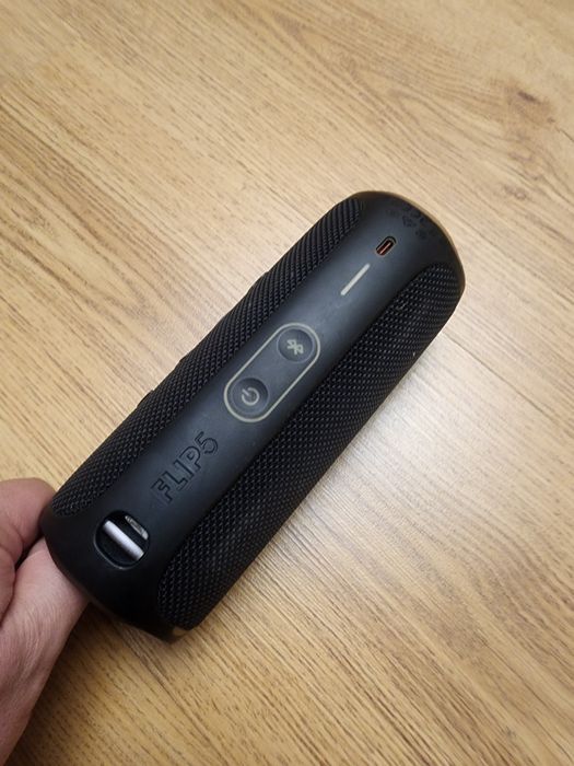Продам аудио колонку JBL Flip 5