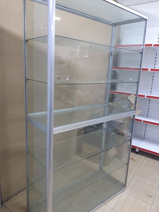 Продам  полки стеклянные для магазина б/у,самовывоз