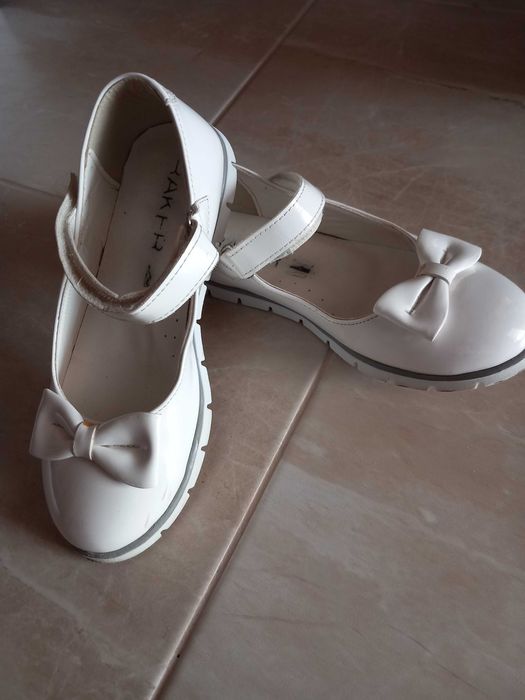 Елегантни обувки за малки принцеси - различни модели