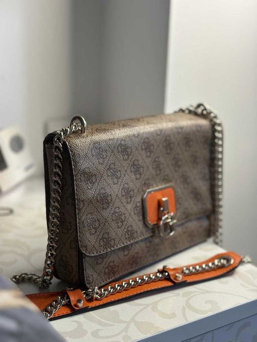 Geanta de umar Guess