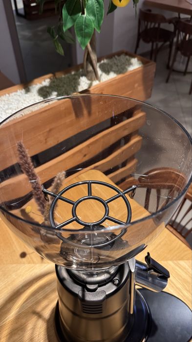 Продам кофемолку Apach ACG2