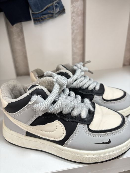 Детские кроссовки