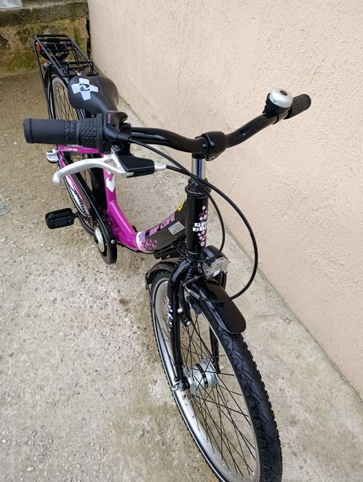 Vând bicicletă copii cu roți pe 24.