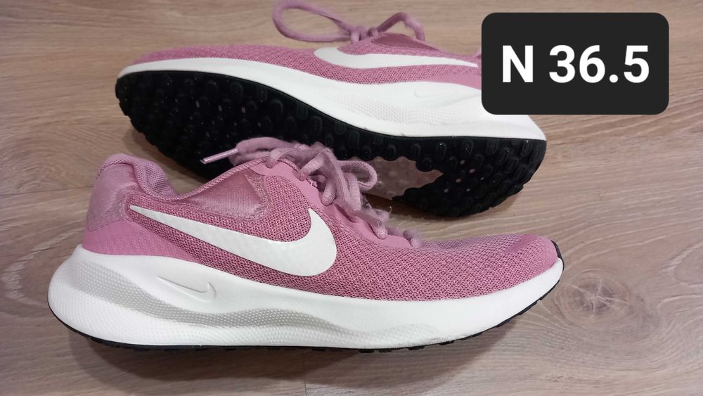 Маратонки, обувки, сандали