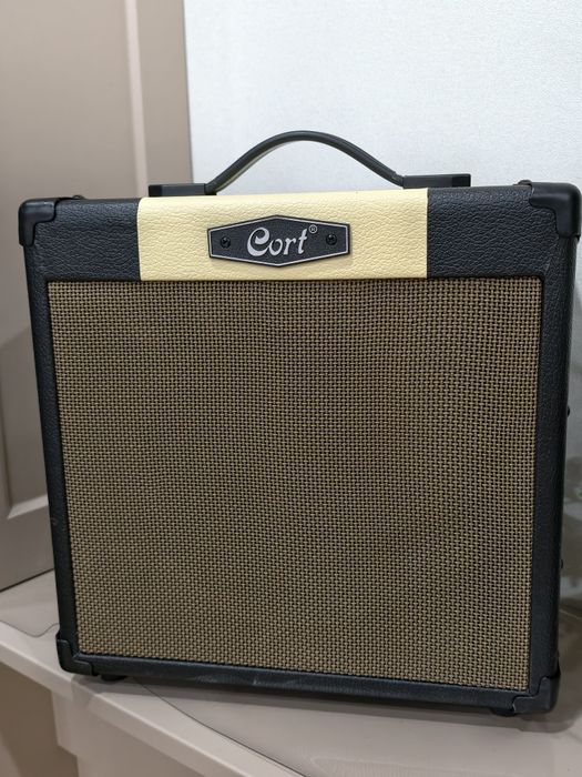 Комбо-усилитель cort cm15r