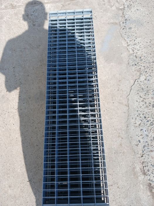 Vând trepte zinacate metalice pentru detali sunat la numarul de telefon 0733 155 058