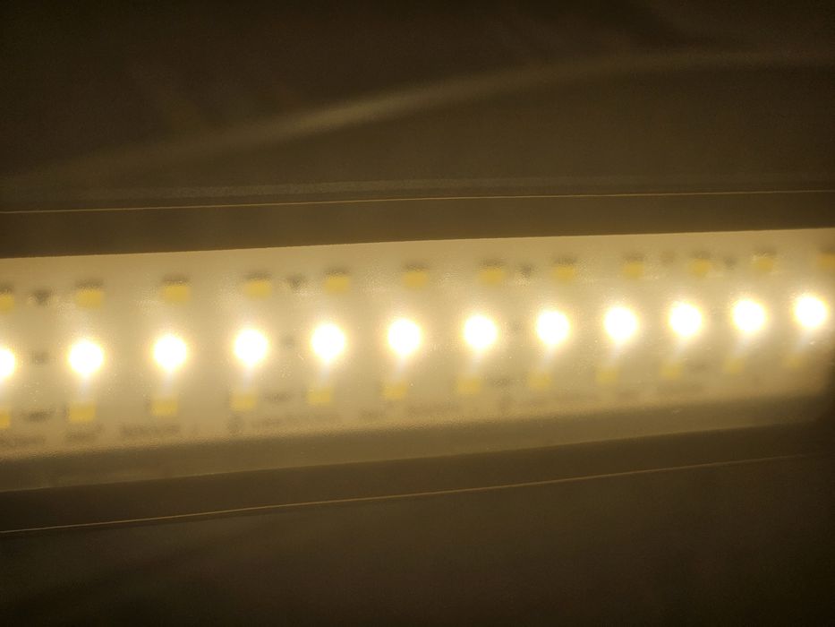 Нова LED Настолна лампа