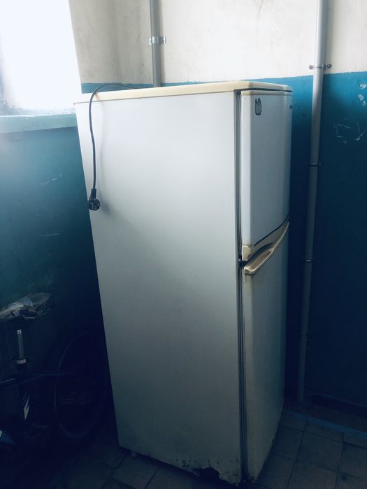 Холодильник бу хорошии работает