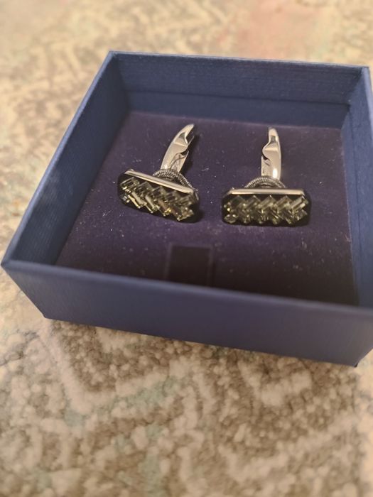 Vand butoni noi Swarovski argint