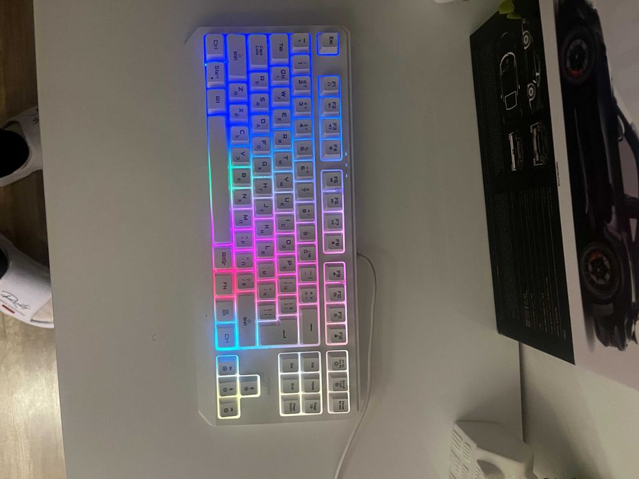 Геймърска Клавиатура Urage - Бяла Геймърска Клавиатура с RBG осветление -