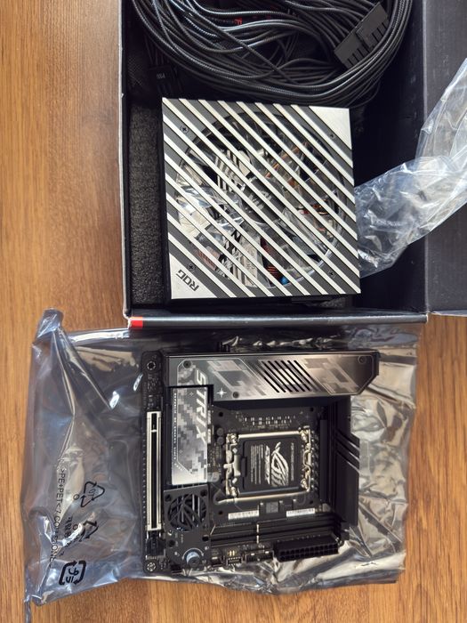 Дънна платка + захранване Mini Itx/ Z890 Rog Strix + Loki 1000W Sfx