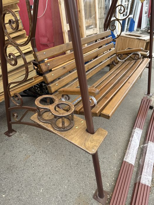 Качели садовые с коваными элементами