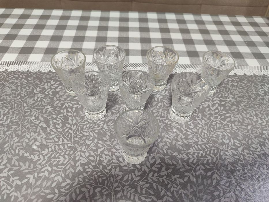 На добор хрустальные рюмки, стопки