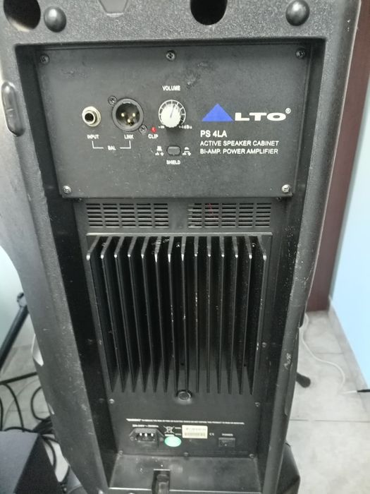 Vind boxe active ALTO Pe 12 țoli. S-au schimb tot în domeniu. l.