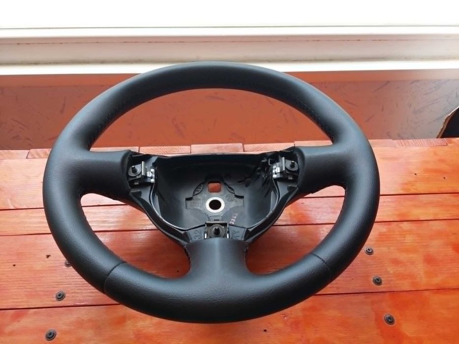 Продавам професионално претапициран волан за Alfa Romeo 147!