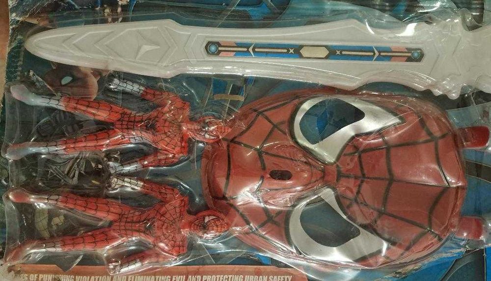 NOU - Set Spider Man 5 piese, sabie, masca, 3 figurine mari Spider Man