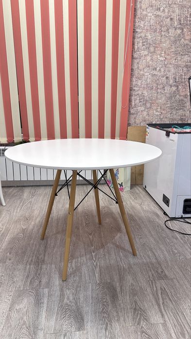 Стол для кухни.