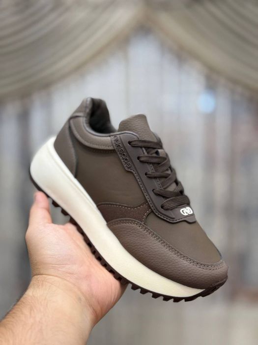 женсие кроссовки