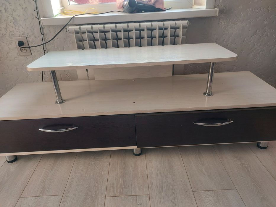 Полка под телевизор.