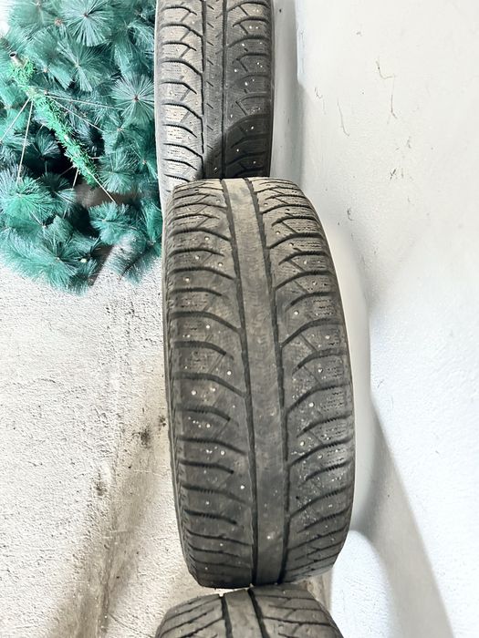Шины зимние комплект Bridgestone