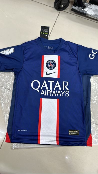 Футбольная форма, футбольный мяч. Футбол