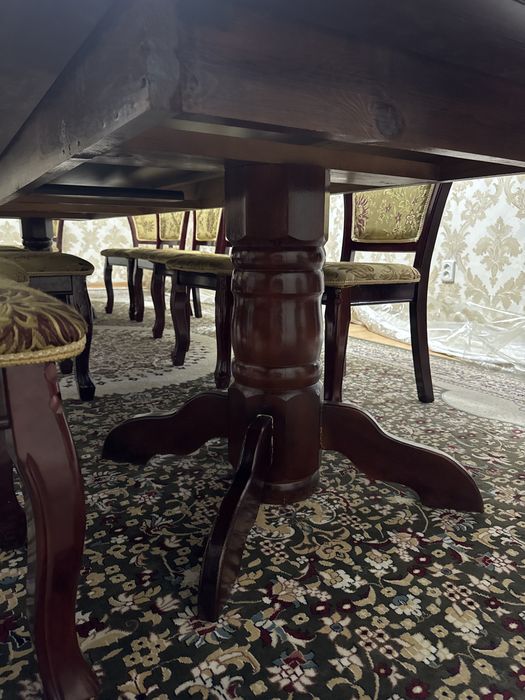 Стол овальный и стулья