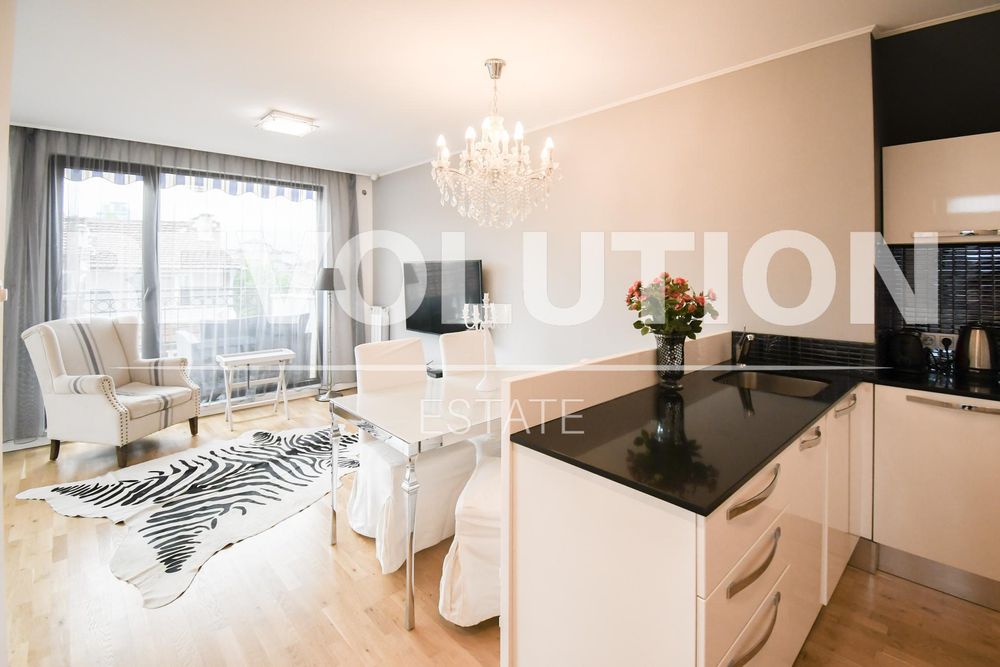 Дава се под наем Тристаен апартамент в София, Център - 125 кв.м за 1495.83 € - Снимка #2