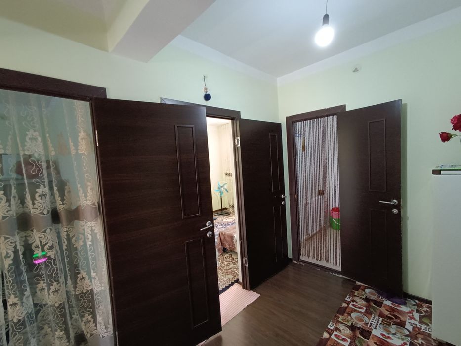 2/3/3 сотилади 42м²