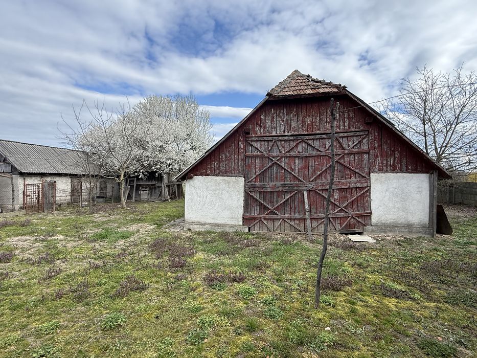 Ofer spre vanzare Casa 3 camere + Teren 47 Arii  in comuna Lipau
