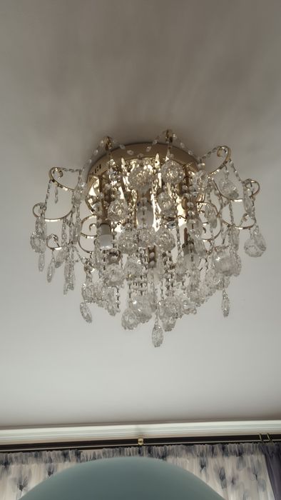 Продам срочно люстру