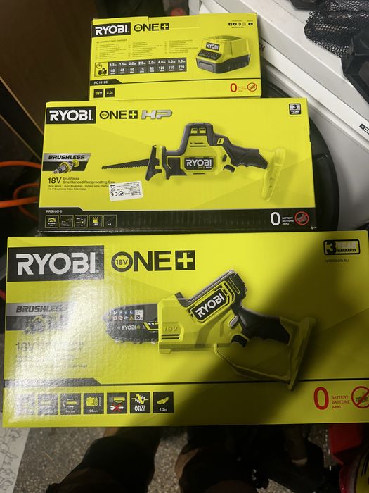 Комплект Ryobi чисто нови +подарък прахосмукачка.