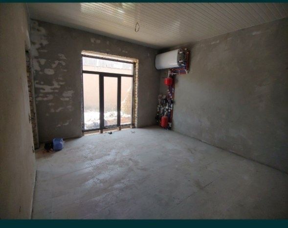 Учкахрамон постидан 6 км хожи ота махалла ховлини ярми сотилади