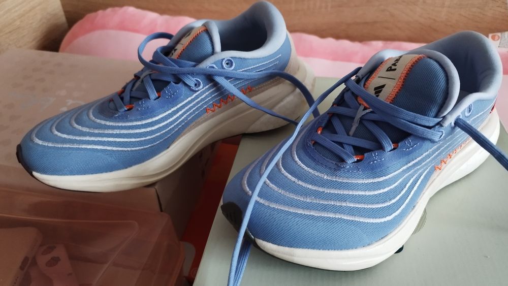 Маратонки adidas 36 номер