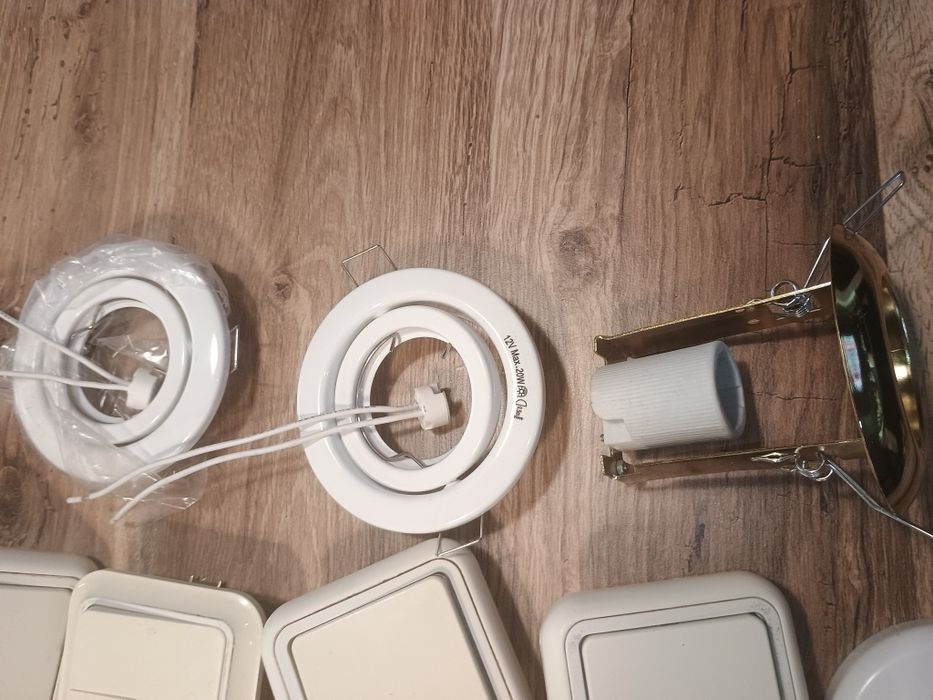 Lot întrerupătoare și prize,siguranțe automate ,spoturi