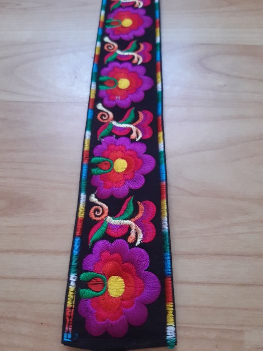 Brâu flori mari brodate