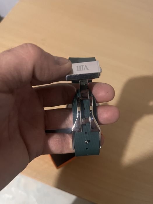 Продам 2 часы общий 25000тг уступка будет