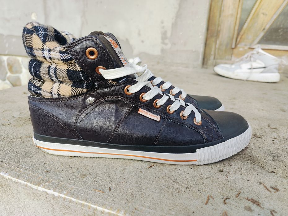 Adidași british night