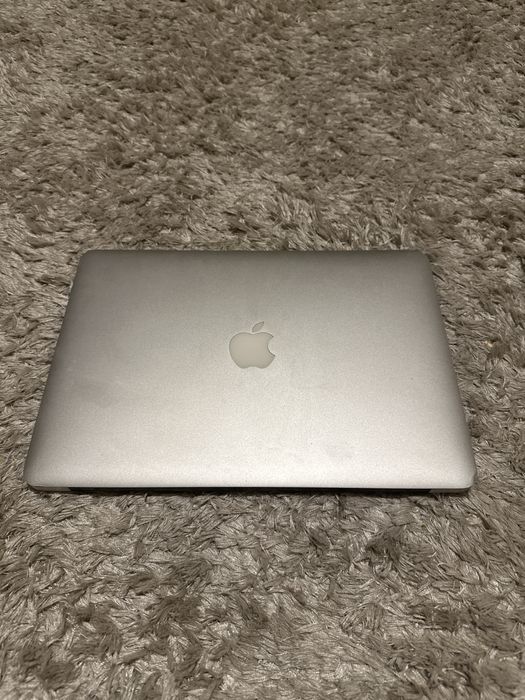 Продам макбук 2012 года