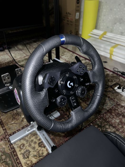 Игровой комплект Logitech G923 + Кокпит Playseat Evolution