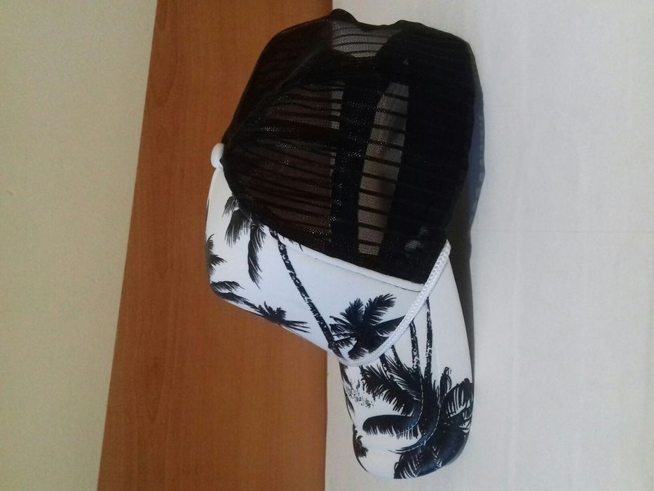 Шапка с мрежичка